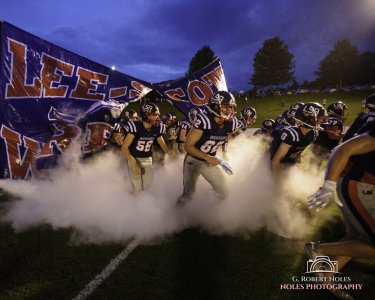 Lee-Scott-Runs-onto-Field©NolesPhotography-9769