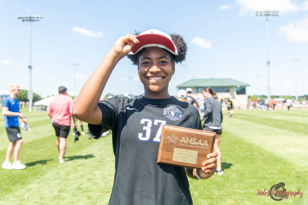 Laila Simmons (37) is named 7A state
tourney MVP - 7A