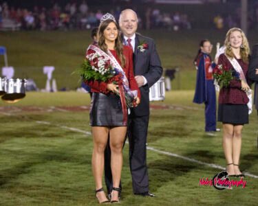 Homecoming-Queen-Payton-Huguley-With-Father-©Noles-2745