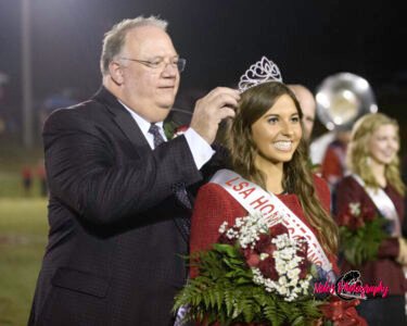 Homecoming-Queen-Payton-Huguley-crowned-by-Dr-Stan-Cox-Head-of-School-©Noles-2707
