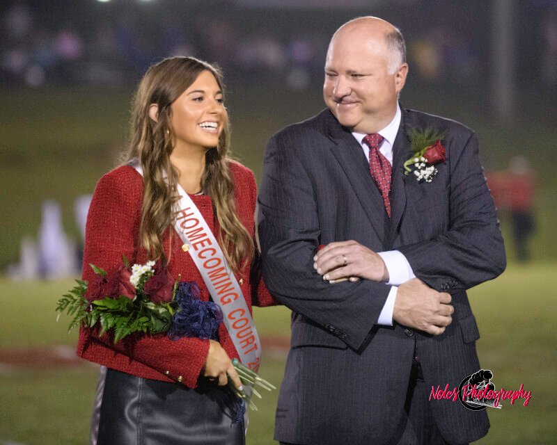 Homecoming-Queen-Payton-Huguley-with-Father©Noles-2659